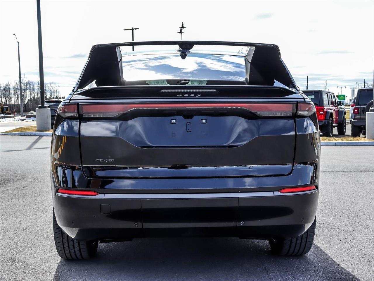 2025 Jeep Wagoneer S  Photo