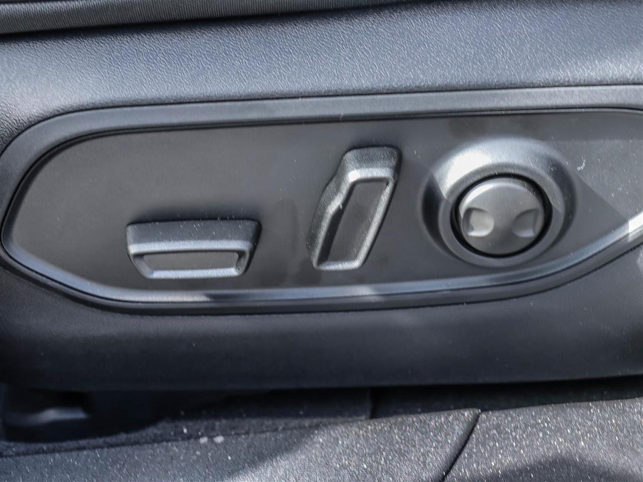 2025 Jeep Wagoneer S  Photo