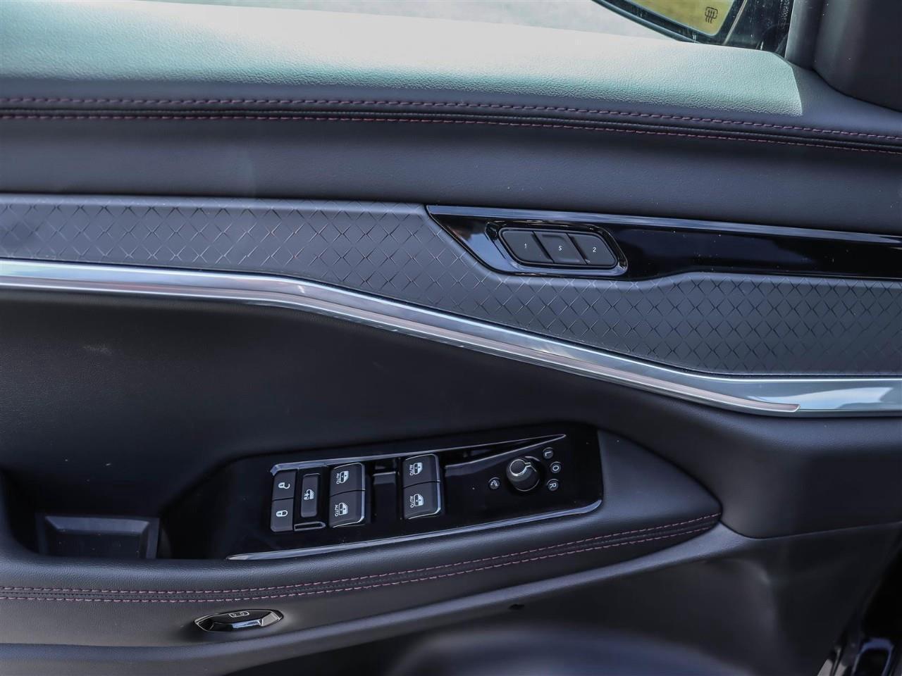 2025 Jeep Wagoneer S  Photo