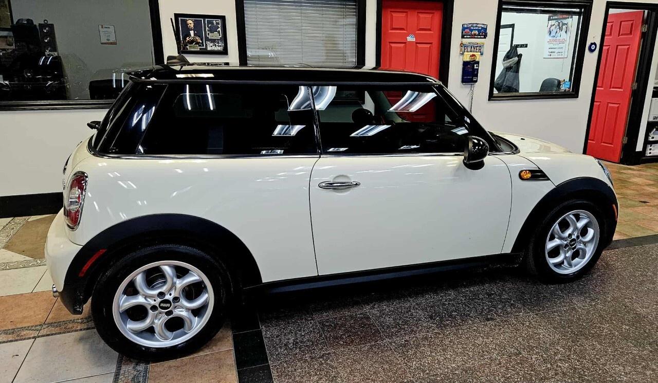 2013 MINI Cooper Hardtop 2dr Cpe Low KMs/Sunroof/Bluetooth Photo