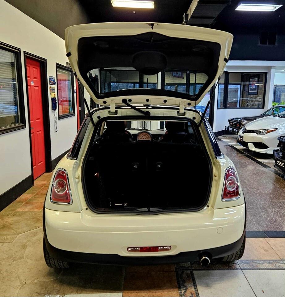 2013 MINI Cooper Hardtop 2dr Cpe Low KMs/Sunroof/Bluetooth Photo