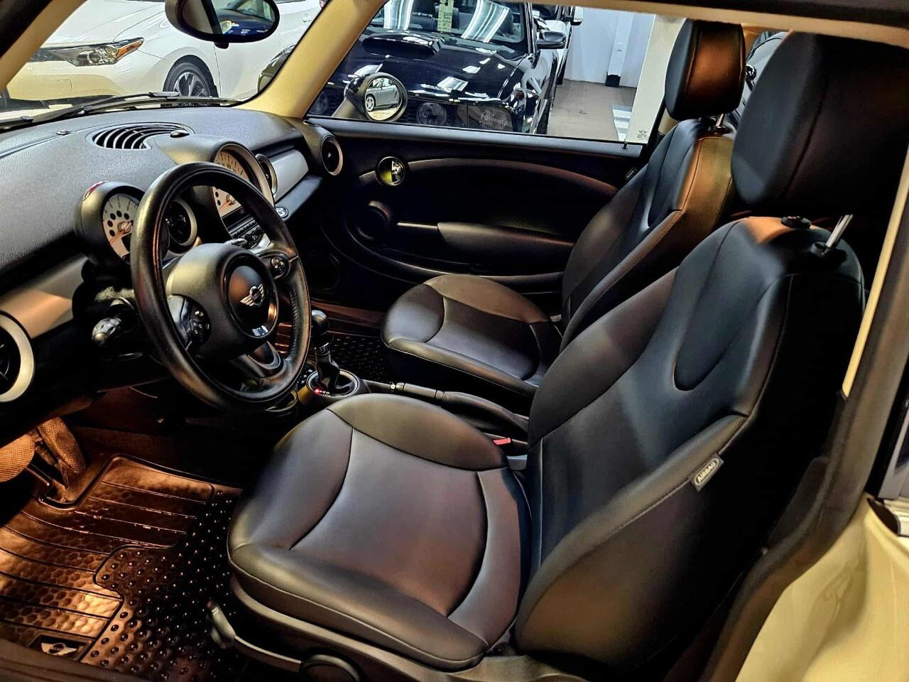 2013 MINI Cooper Hardtop 2dr Cpe Low KMs/Sunroof/Bluetooth Photo