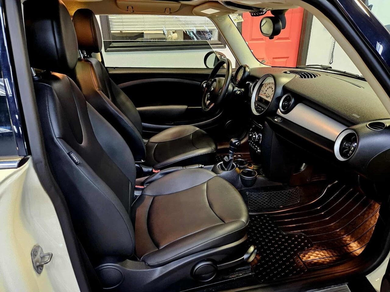 2013 MINI Cooper Hardtop 2dr Cpe Low KMs/Sunroof/Bluetooth Photo