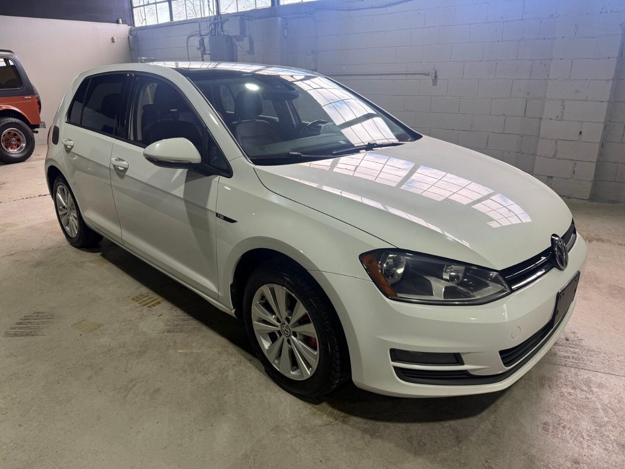 2016 Volkswagen Golf 5dr HB Man 1.8 TSI Highline 2016 Volkswagen golf f Photo