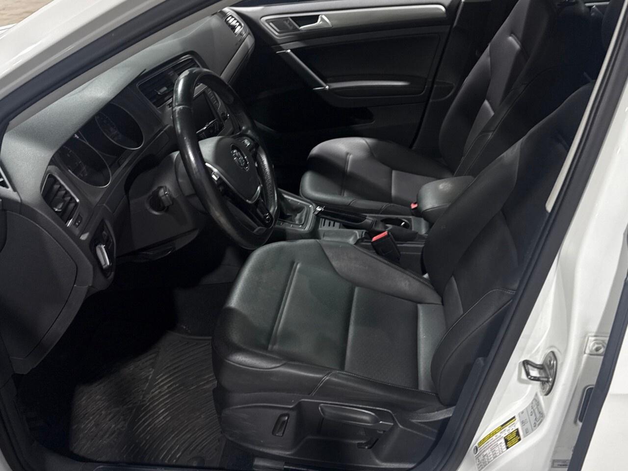 2016 Volkswagen Golf 5dr HB Man 1.8 TSI Highline 2016 Volkswagen golf f Photo