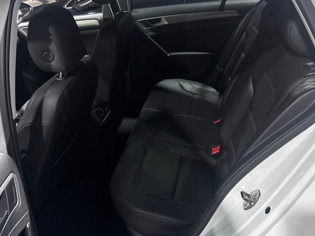 2016 Volkswagen Golf 5dr HB Man 1.8 TSI Highline 2016 Volkswagen golf f Photo