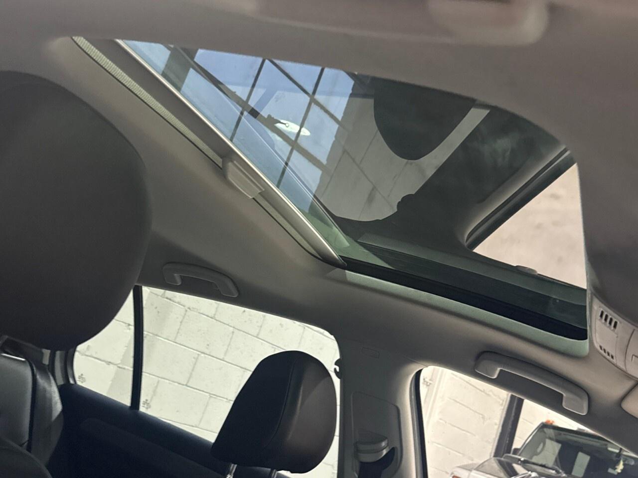 2016 Volkswagen Golf 5dr HB Man 1.8 TSI Highline 2016 Volkswagen golf f Photo