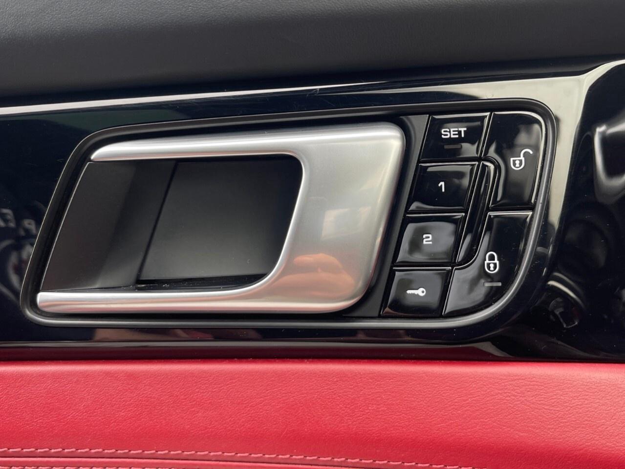 2017 Porsche Panamera 4dr HB Turbo Turbo S/550hp/Nav/Backup cam/Sunroof/ Photo