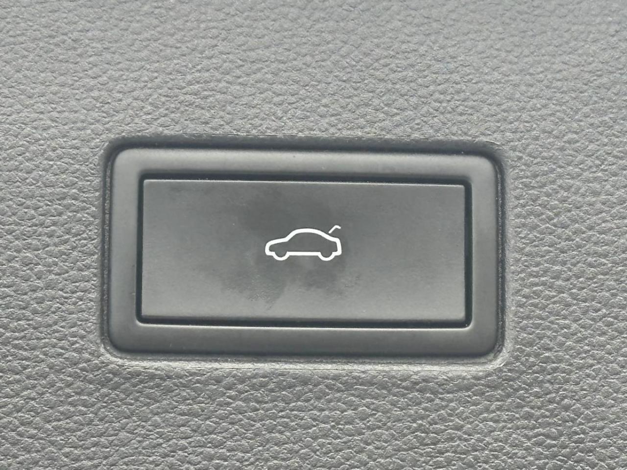 2022 Volkswagen Atlas V6 Comfortline 4Motion AWD - 1 OWNER Photo