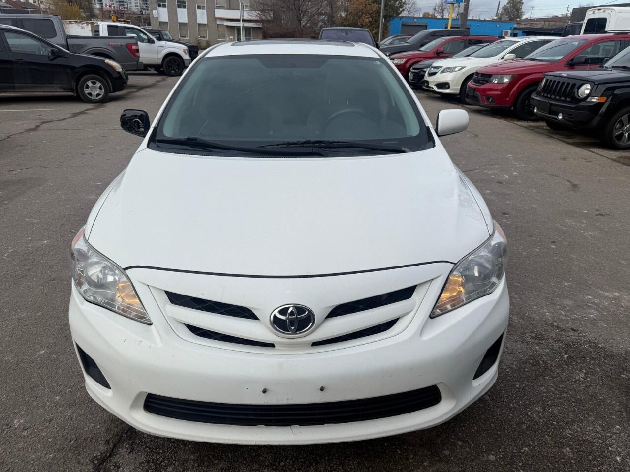 2013 Toyota Corolla 4dr Sdn Auto CE 2012 Toyota Corolla sunroof, heate Photo