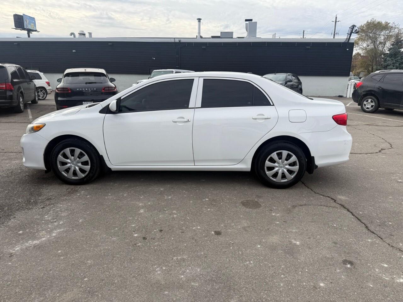 2013 Toyota Corolla 4dr Sdn Auto CE 2012 Toyota Corolla sunroof, heate Photo4