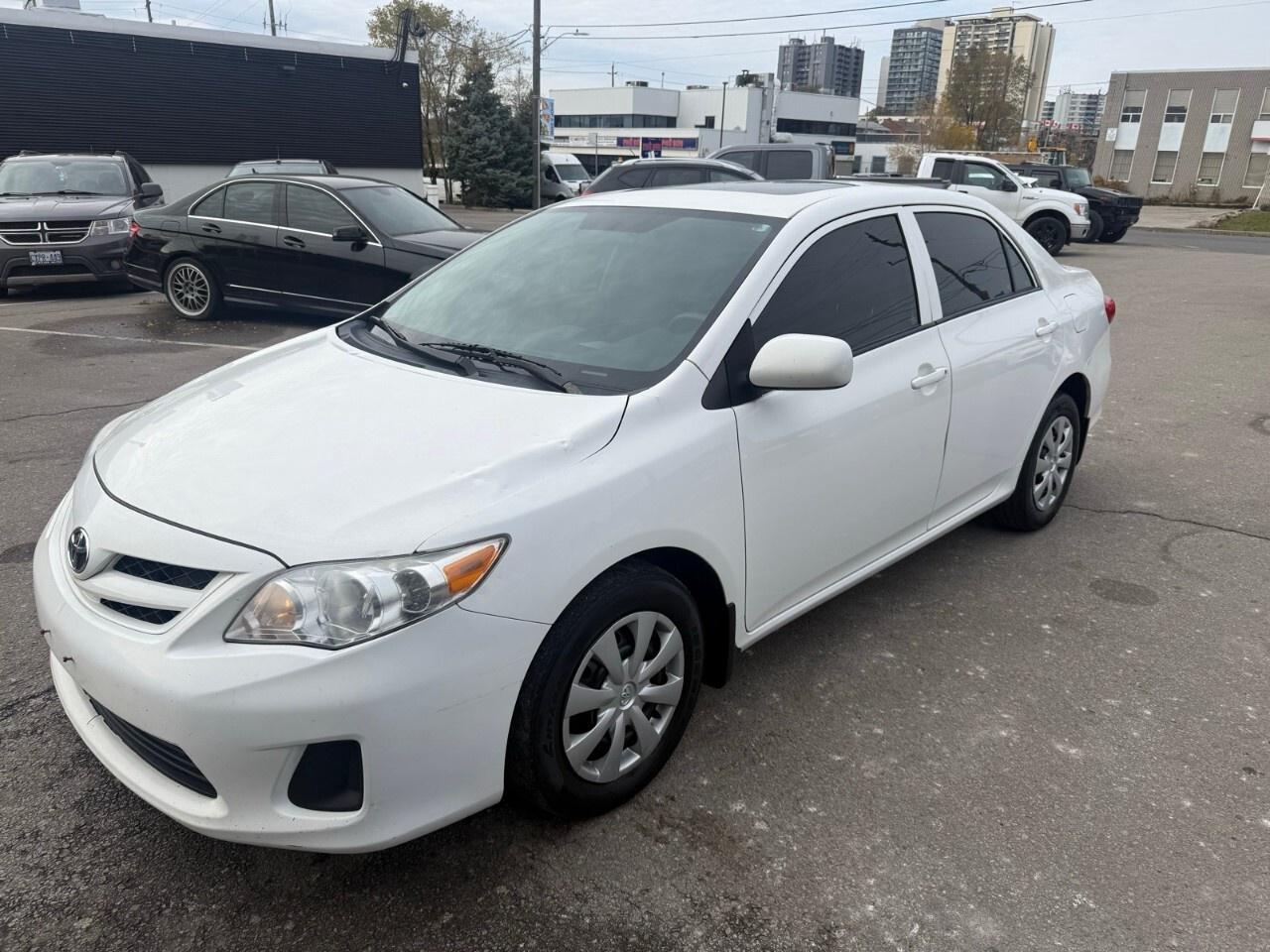 2013 Toyota Corolla 4dr Sdn Auto CE 2012 Toyota Corolla sunroof, heate Photo