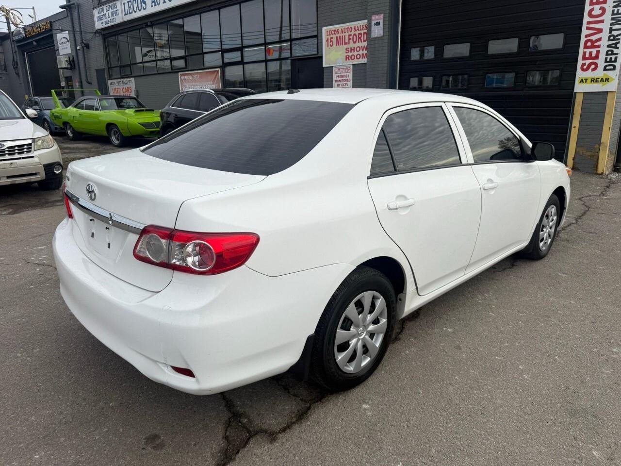 2013 Toyota Corolla 4dr Sdn Auto CE 2012 Toyota Corolla sunroof, heate Photo