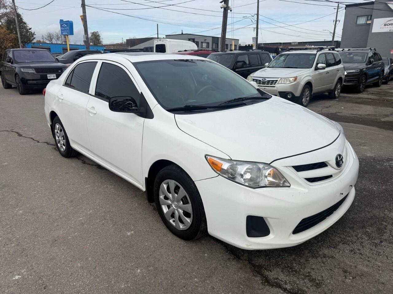 2013 Toyota Corolla 4dr Sdn Auto CE 2012 Toyota Corolla sunroof, heate Photo