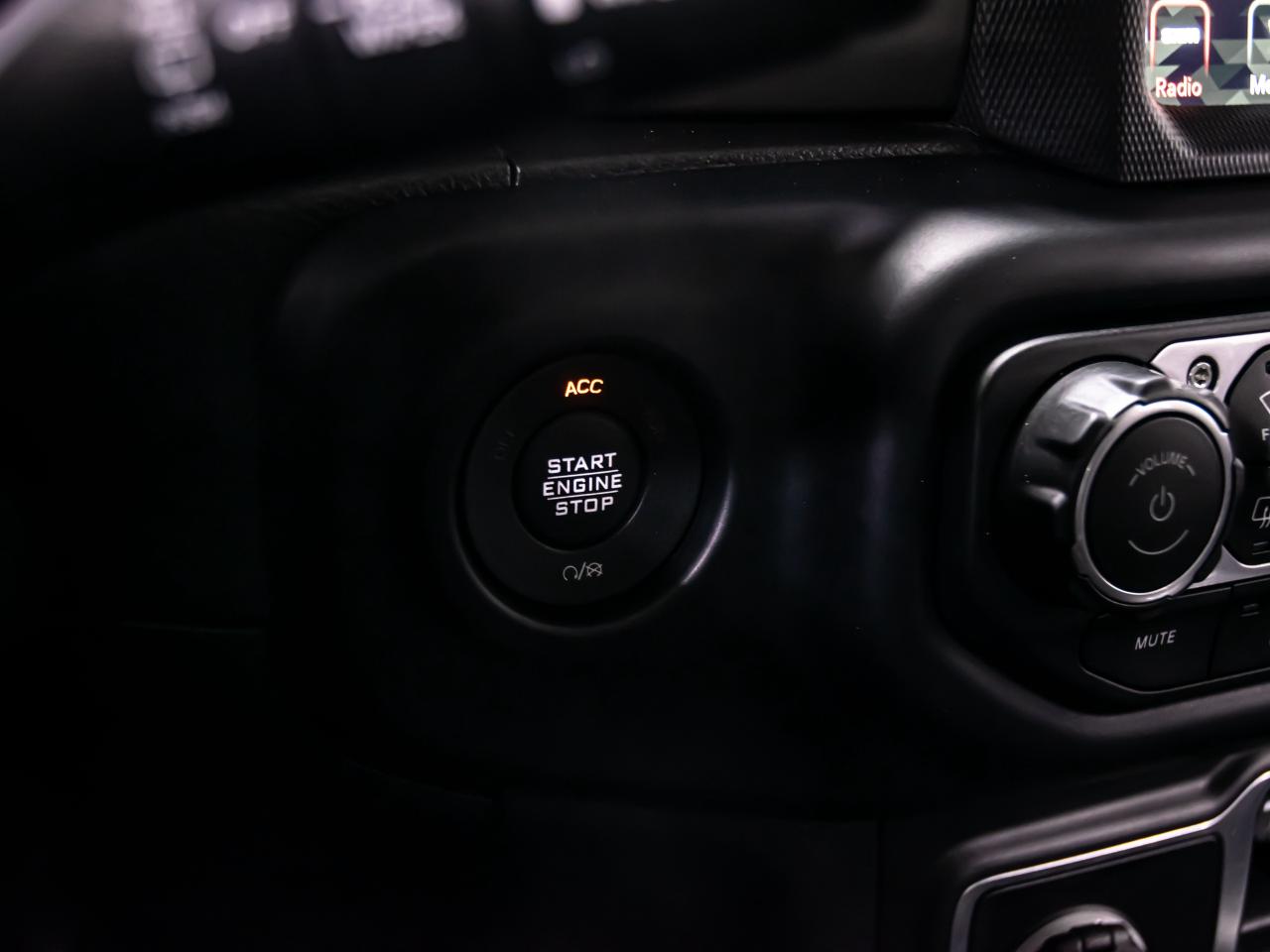 2019 Jeep WRANGLER UNLIMITED RUBICON 4x4 6 SPEED MANUAL NAVI REAR VIEW CAMERA Photo