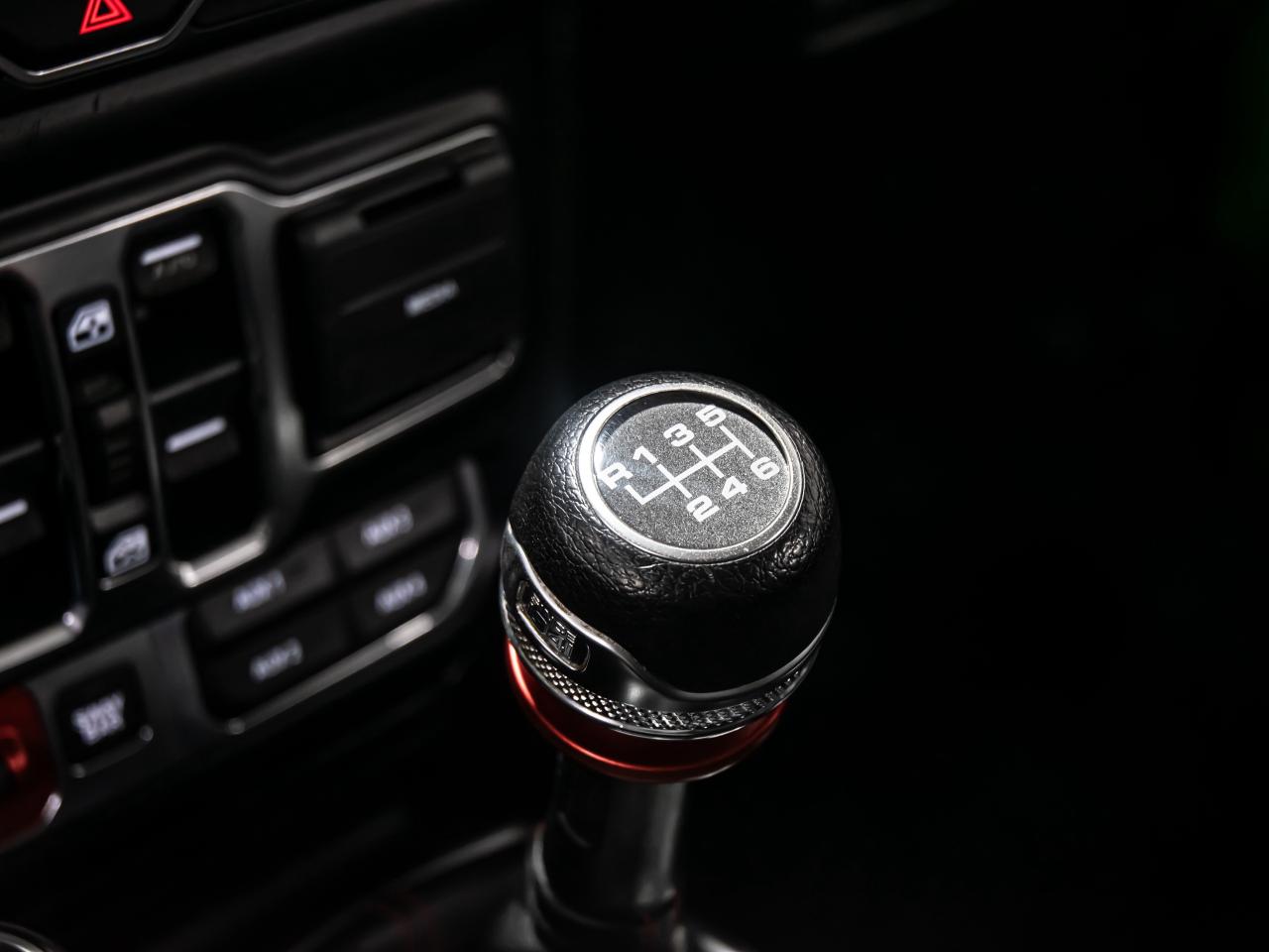 2019 Jeep WRANGLER UNLIMITED RUBICON 4x4 6 SPEED MANUAL NAVI REAR VIEW CAMERA Photo