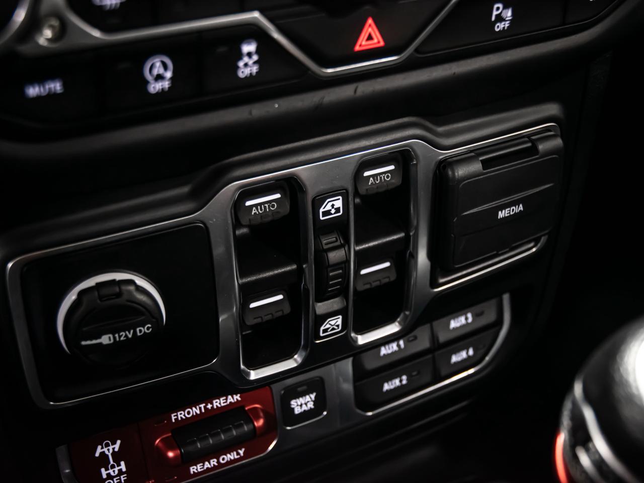 2019 Jeep WRANGLER UNLIMITED RUBICON 4x4 6 SPEED MANUAL NAVI REAR VIEW CAMERA Photo