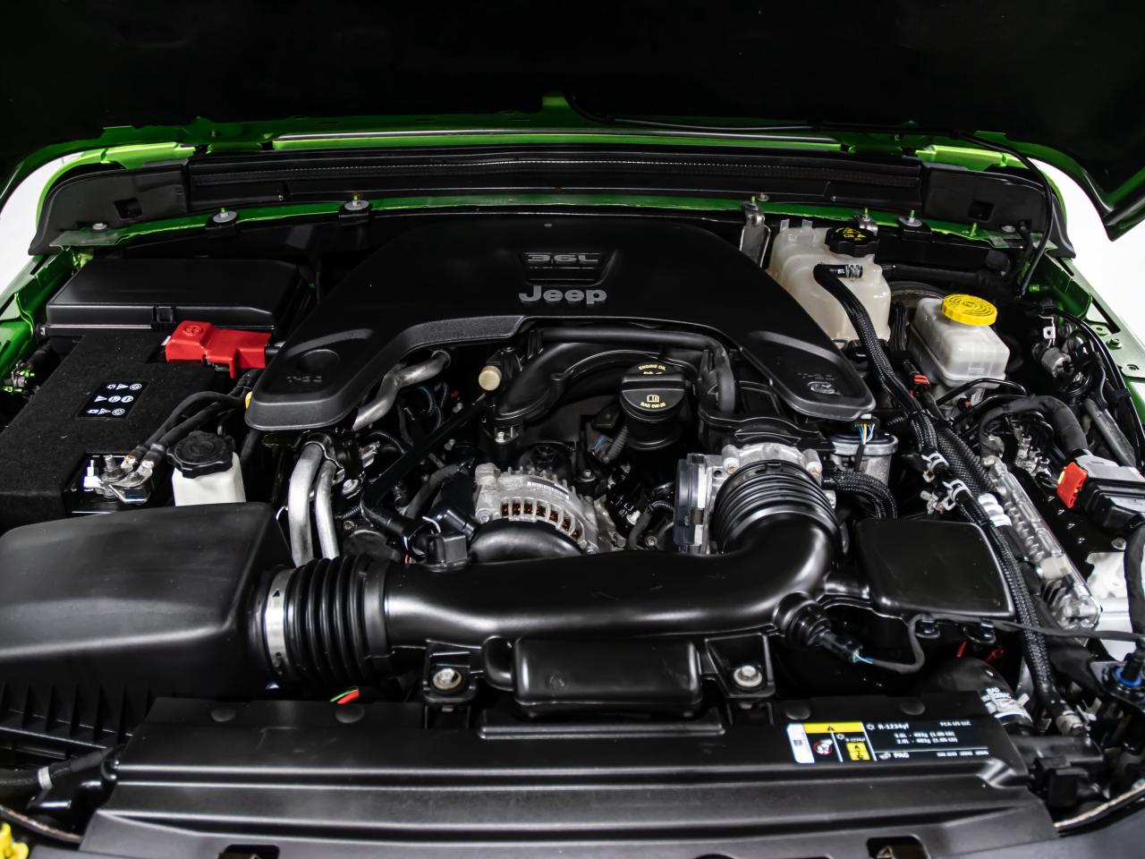 2019 Jeep WRANGLER UNLIMITED RUBICON 4x4 6 SPEED MANUAL NAVI REAR VIEW CAMERA Photo