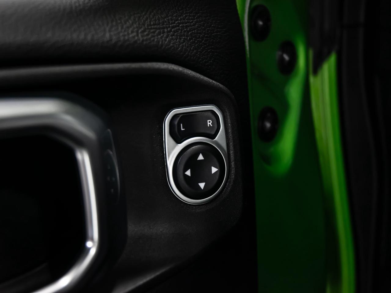 2019 Jeep WRANGLER UNLIMITED RUBICON 4x4 6 SPEED MANUAL NAVI REAR VIEW CAMERA Photo