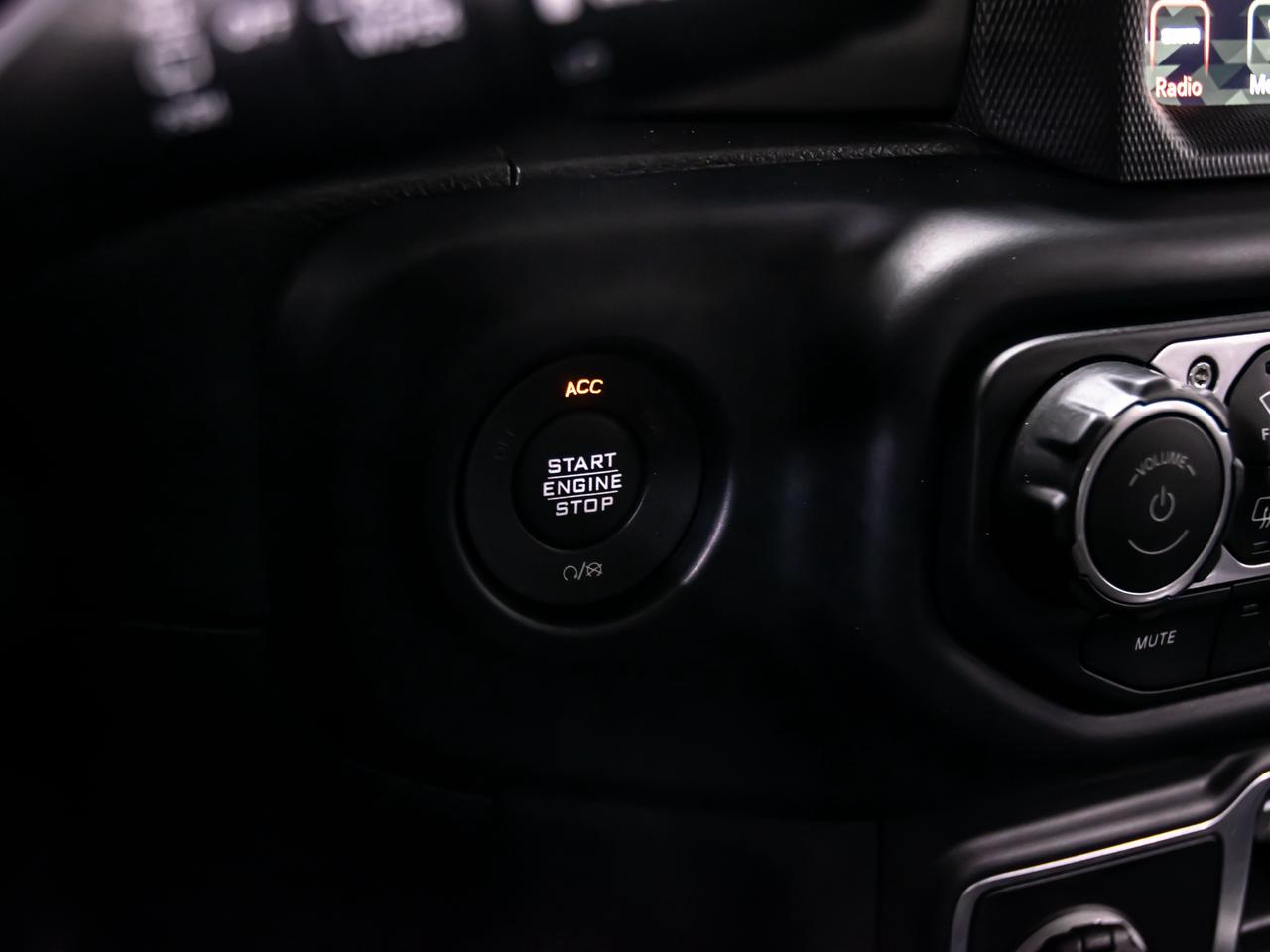 2019 Jeep WRANGLER UNLIMITED RUBICON 4x4 6 SPEED MANUAL NAVI REAR VIEW CAMERA Photo
