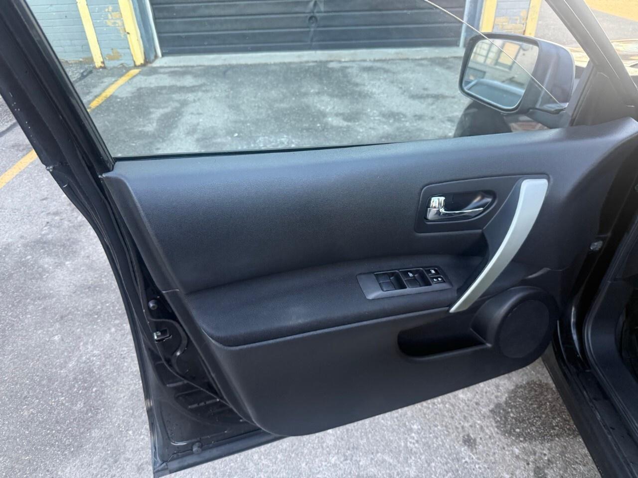 2010 Nissan Rogue FWD 4dr S 2010 Nissan rogue Photo