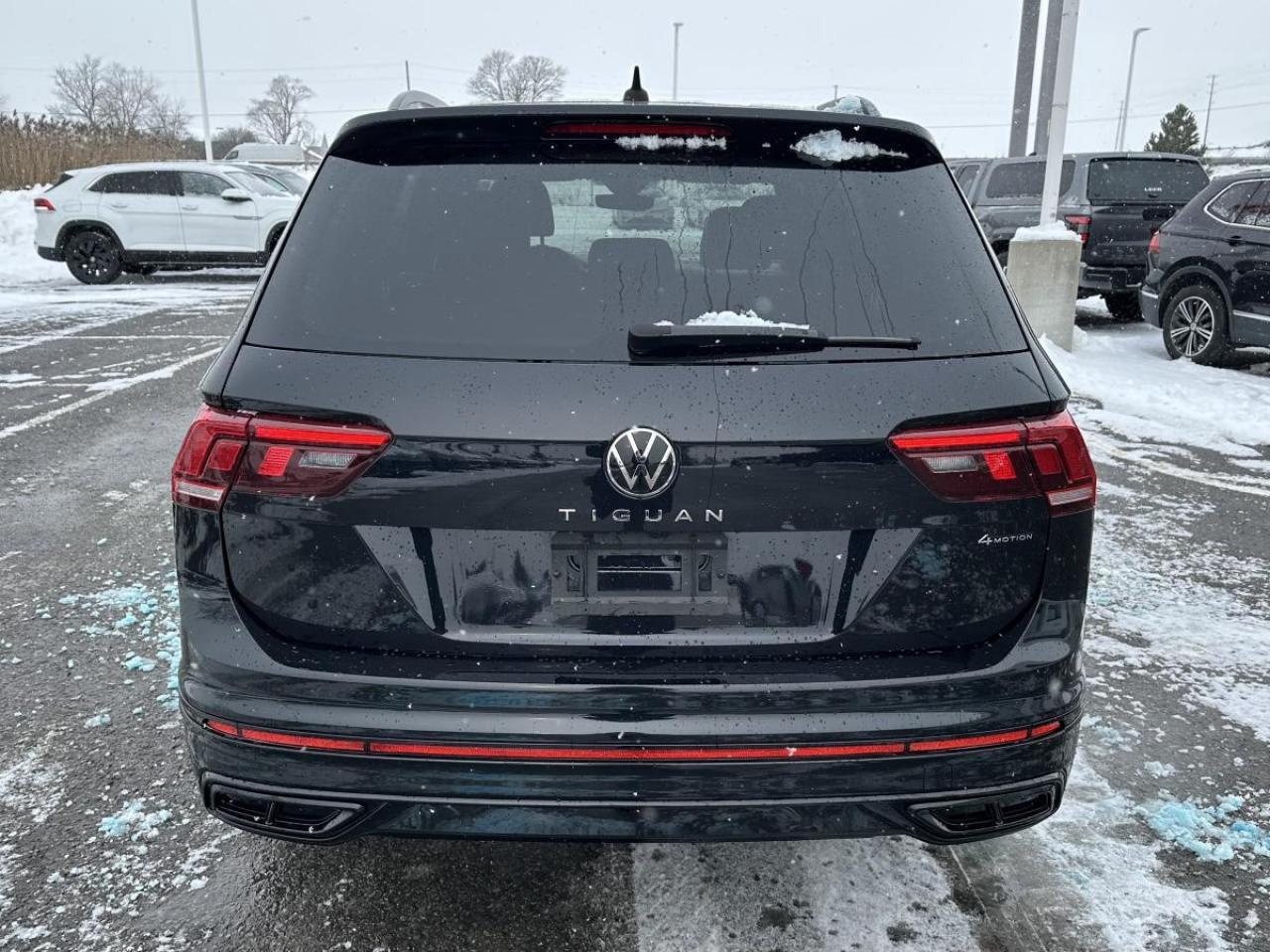 2024 Volkswagen Tiguan Comfortline R-Line Black Edition AWD - 1 OWNER Photo