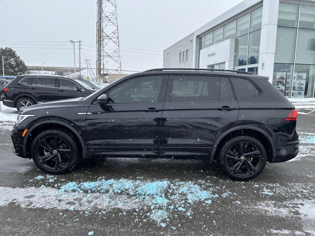 2024 Volkswagen Tiguan Comfortline R-Line Black Edition AWD - 1 OWNER Photo