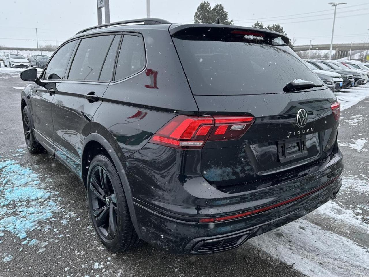 2024 Volkswagen Tiguan Comfortline R-Line Black Edition AWD - 1 OWNER Photo