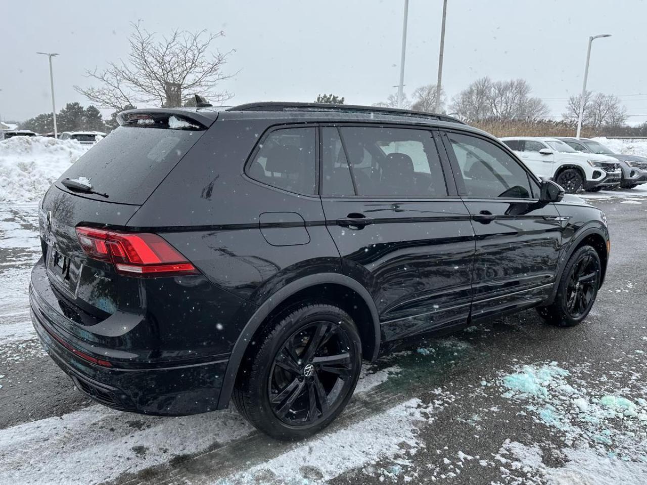 2024 Volkswagen Tiguan Comfortline R-Line Black Edition AWD - 1 OWNER Photo