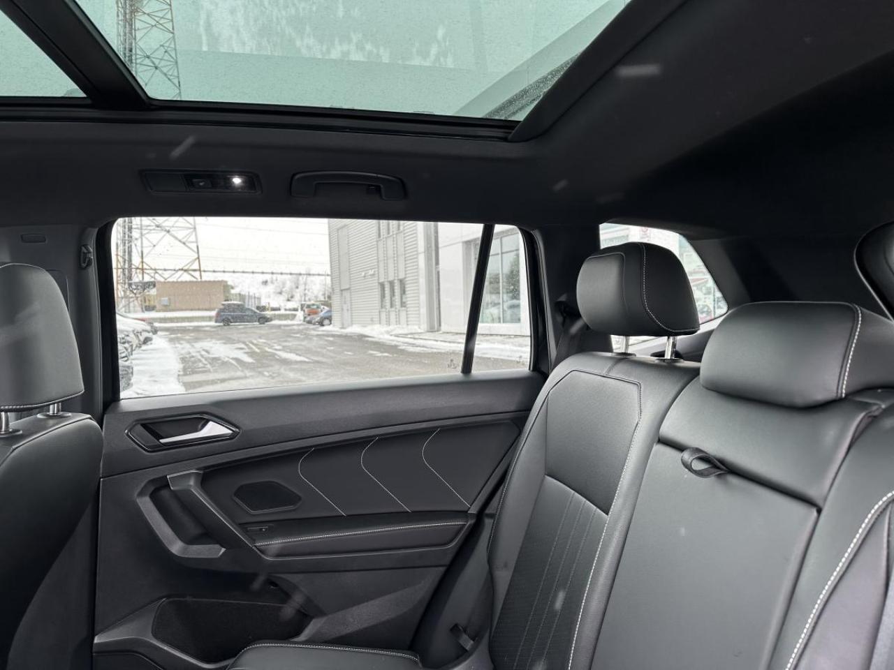 2024 Volkswagen Tiguan Comfortline R-Line Black Edition AWD - 1 OWNER Photo