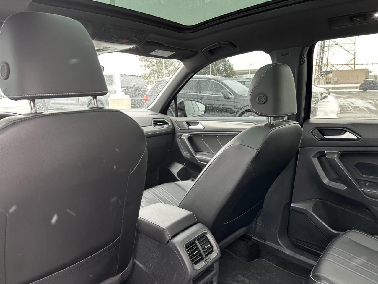 2024 Volkswagen Tiguan Comfortline R-Line Black Edition AWD - 1 OWNER Photo