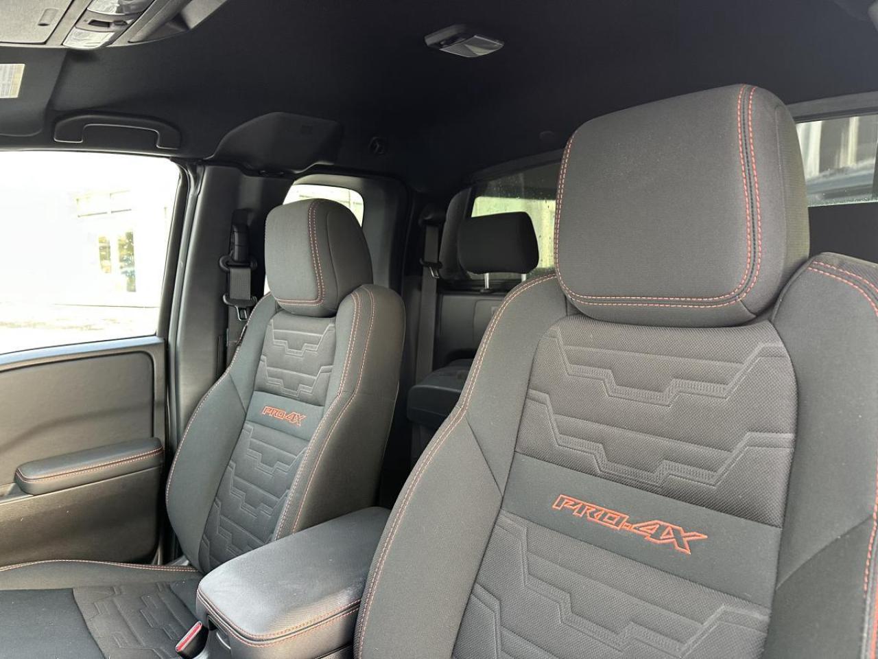 2022 Nissan Frontier King Cab PRO-4X 4x4 - LOW KMS Photo