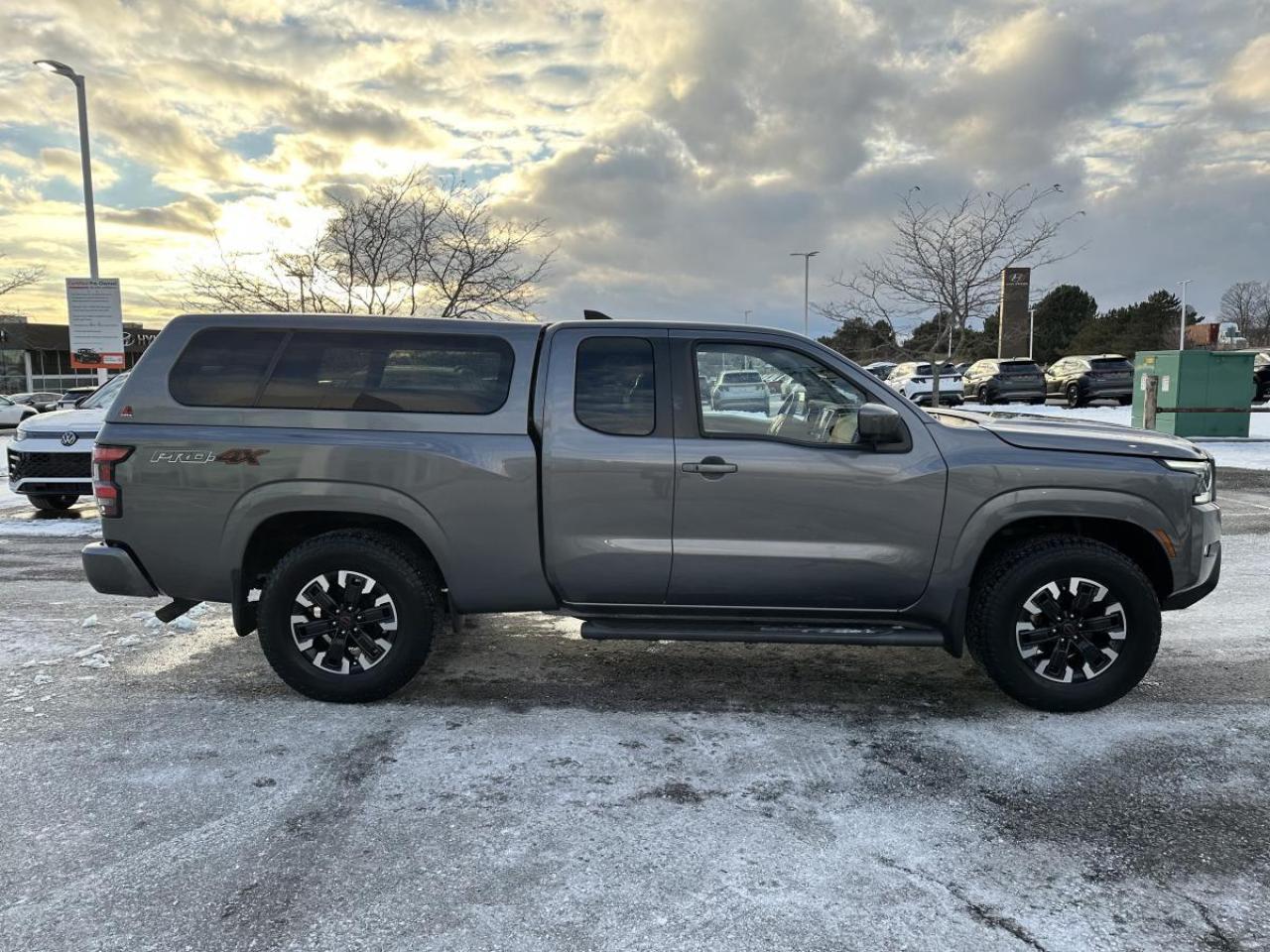 2022 Nissan Frontier King Cab PRO-4X 4x4 - LOW KMS Photo