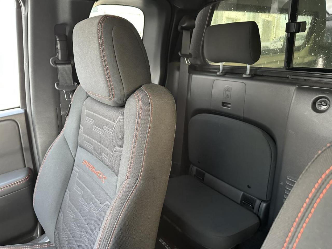 2022 Nissan Frontier King Cab PRO-4X 4x4 - LOW KMS Photo