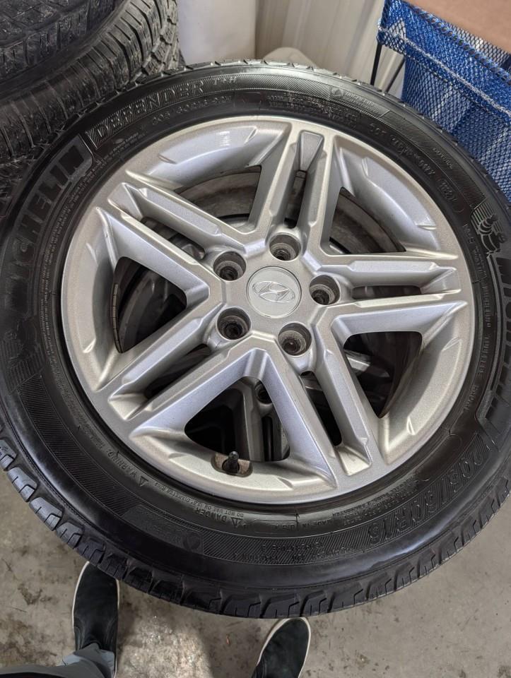 2018 Hyundai KONA 2.0L Essential WINTER TIRES + SUMMER TIRES ON RIMS Photo2