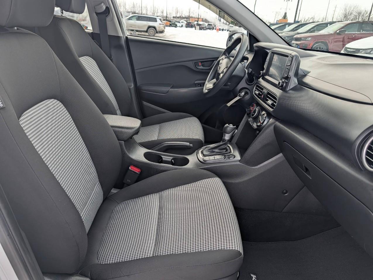 2018 Hyundai KONA 2.0L Essential WINTER TIRES + SUMMER TIRES ON RIMS Photo