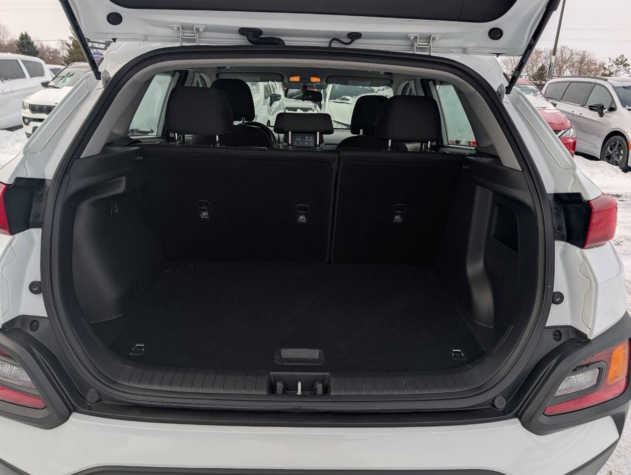 2018 Hyundai KONA 2.0L Essential WINTER TIRES + SUMMER TIRES ON RIMS Photo