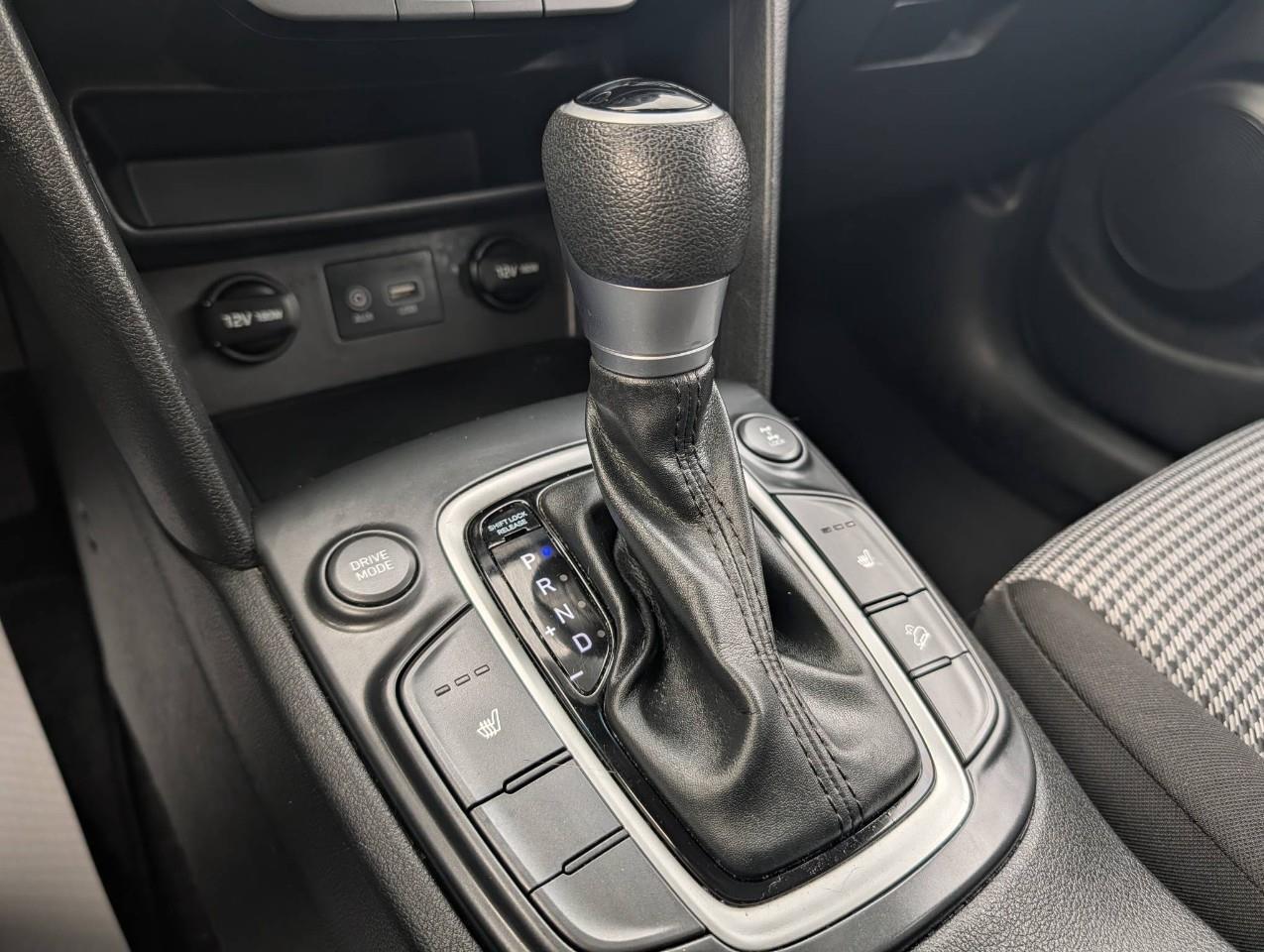 2018 Hyundai KONA 2.0L Essential WINTER TIRES + SUMMER TIRES ON RIMS Photo