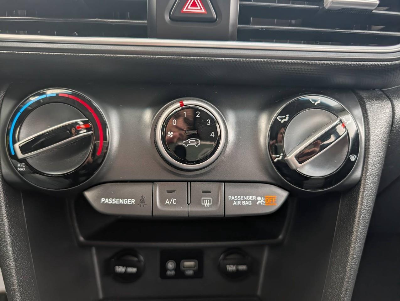 2018 Hyundai KONA 2.0L Essential WINTER TIRES + SUMMER TIRES ON RIMS Photo