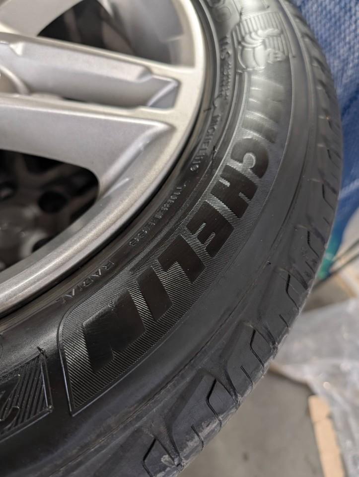 2018 Hyundai KONA 2.0L Essential WINTER TIRES + SUMMER TIRES ON RIMS Photo