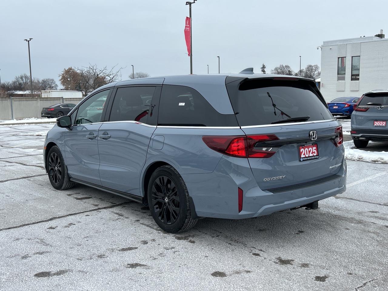 2025 Honda Odyssey Black Edition Navigation Sunroof Cool/heated seats Photo3