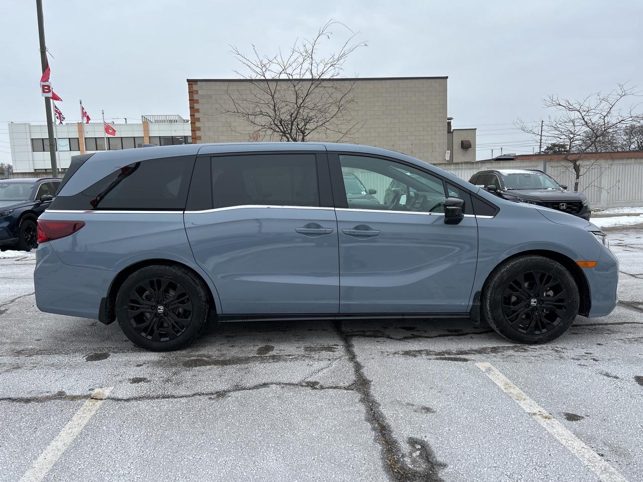 2025 Honda Odyssey Black Edition Navigation Sunroof Cool/heated seats Photo