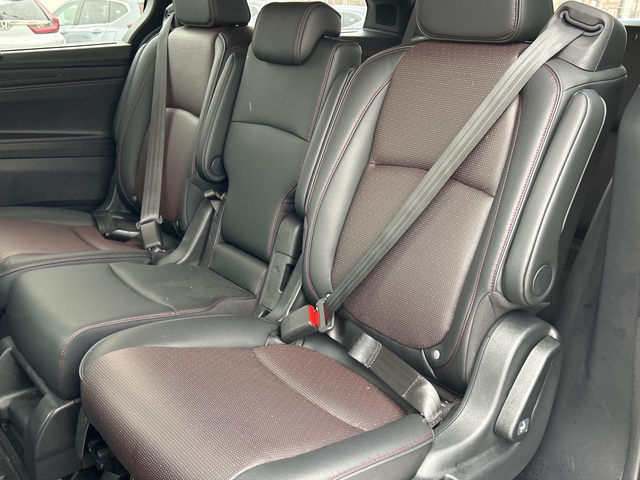 2025 Honda Odyssey Black Edition Navigation Sunroof Cool/heated seats Photo