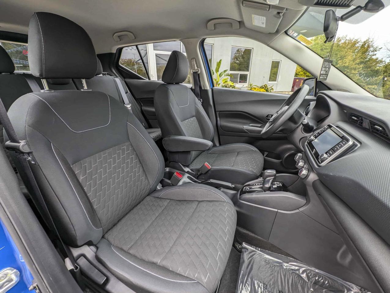 2022 Nissan Kicks S Photo