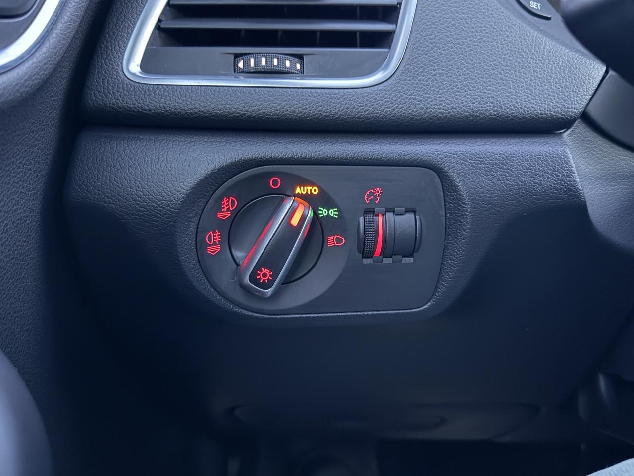 2015 Audi Q3 Technik 2.0T Quattro   ACCIDENT FREE CERTIFIED MIN Photo