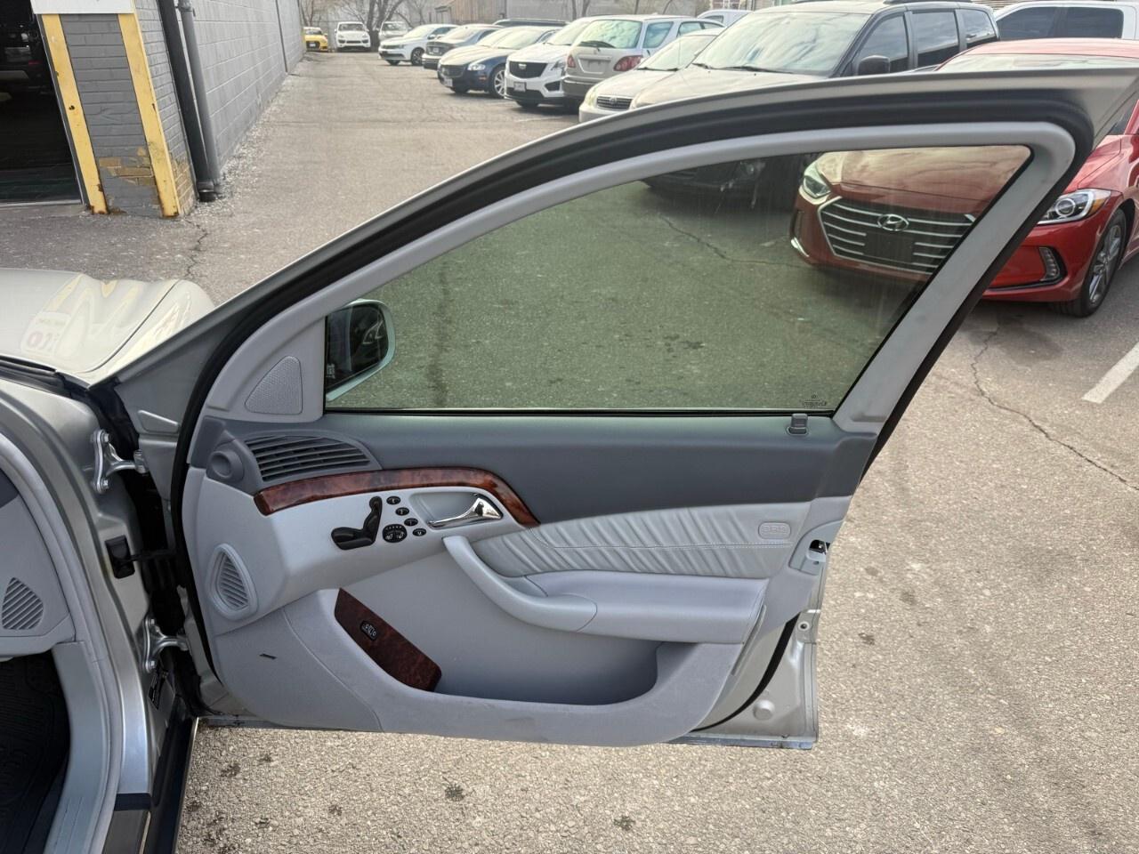 2000 Mercedes-Benz S-Class S500 2000 Mercedes S5 31,000 km Photo