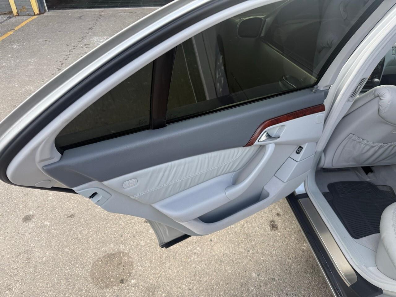 2000 Mercedes-Benz S-Class S500 2000 Mercedes S5 31,000 km Photo