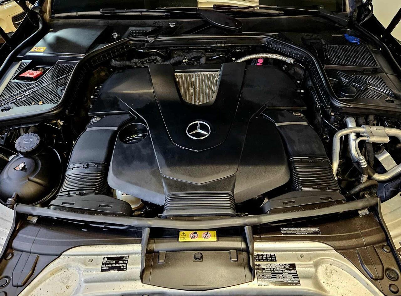 2015 Mercedes-Benz C-Class C 400 4MATIC Sedan Clean CarFax/4Matic/Bluetooth/S Photo