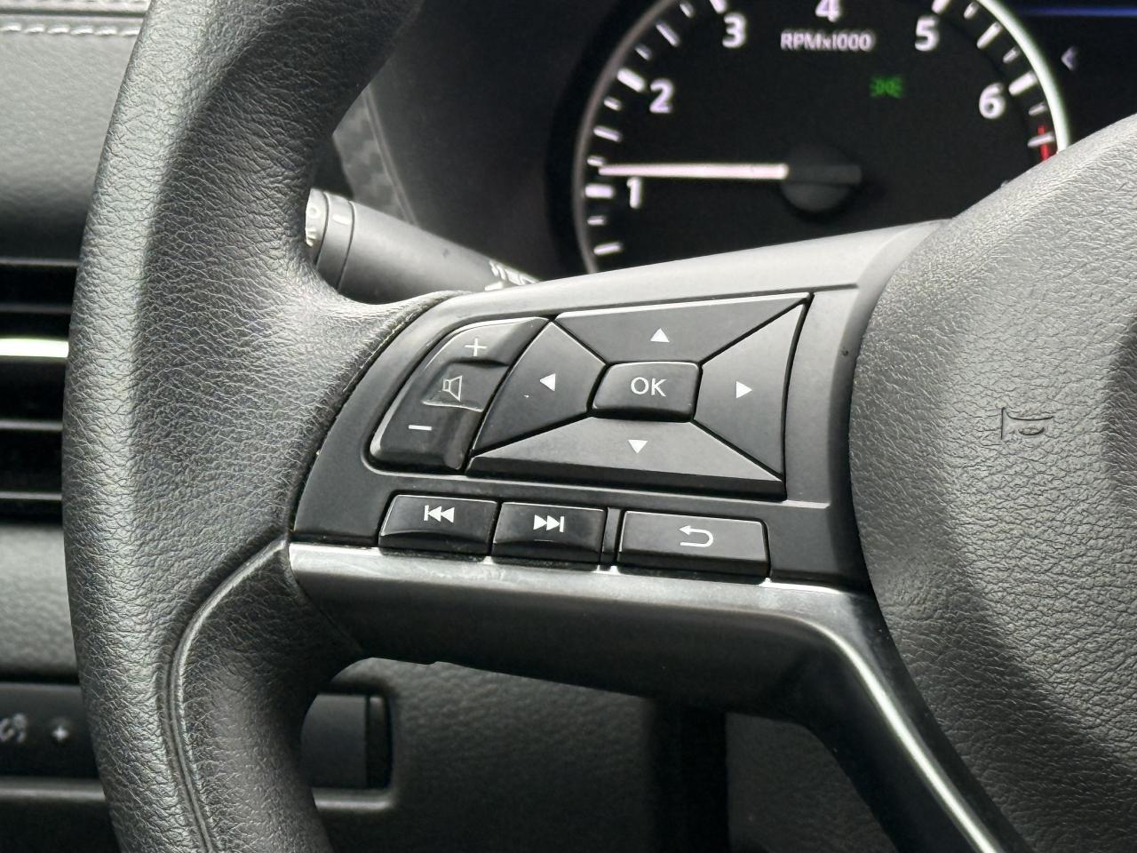 2023 Nissan Sentra No Accident l FWD l SV l 4Cyl l Nissan Warranty Photo