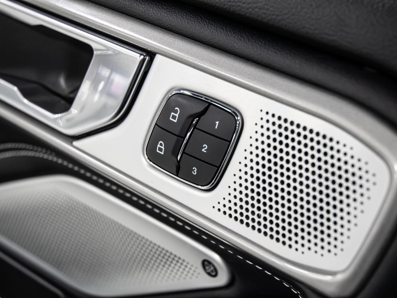 2022 Ford Explorer ST 4WD MASSAGE SEATS NAVI REAR VIEW CAMERA Photo